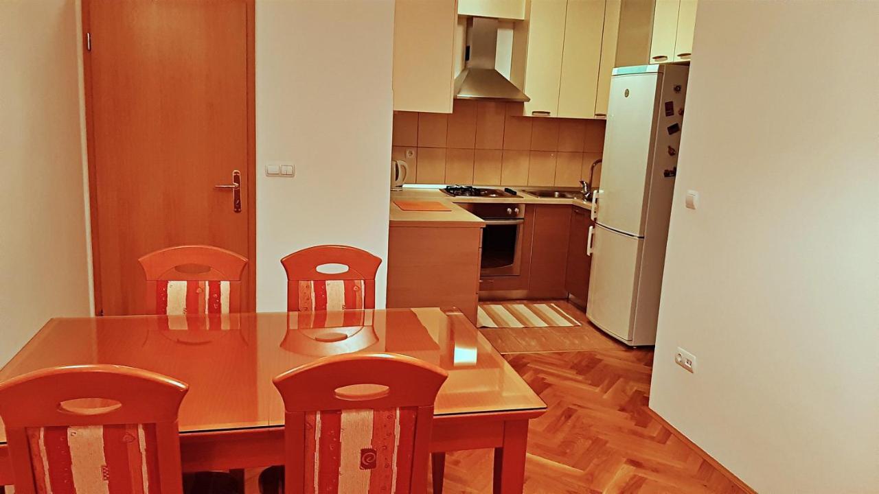 Apartment Jen Omiš Exterior foto